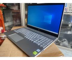 Bán nhanh Laptop hp Pavilinon 15-cs2057tx core i5, có car màn hình 2gb